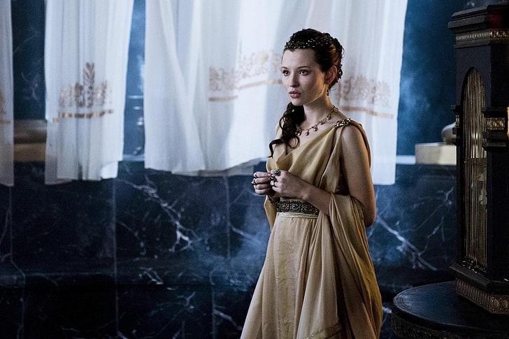 Emily Browning in the 2014 disaster film 'Pompeii'