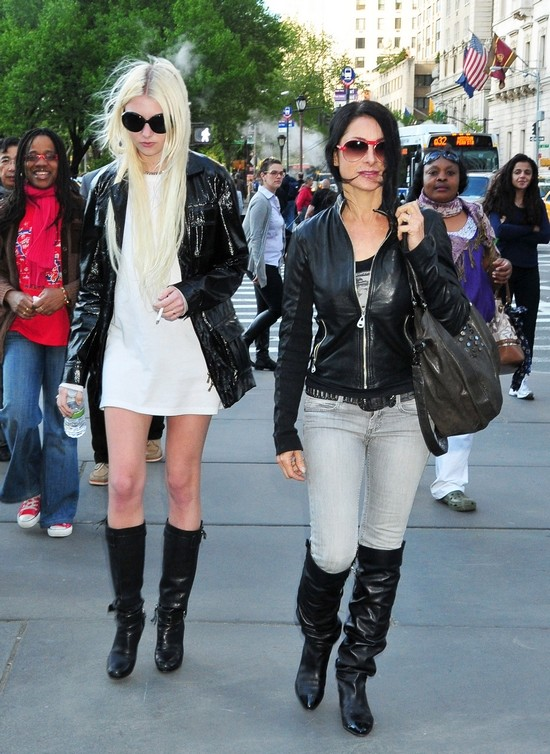 Taylor Momsen on a walk with her mom