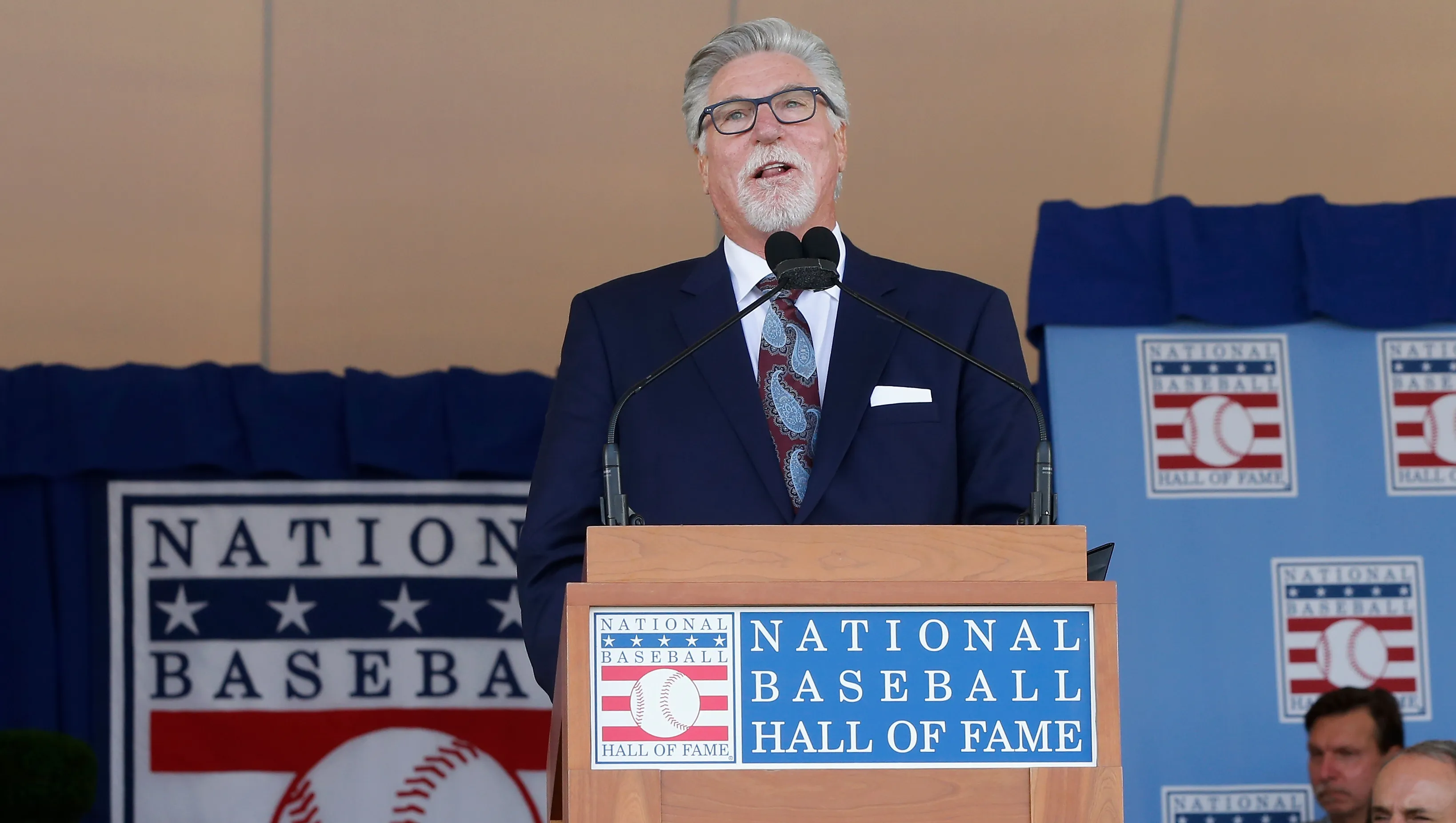 Jack Morrics giving his speech during the Baseball Hall of Fame induction ceremony in 2018